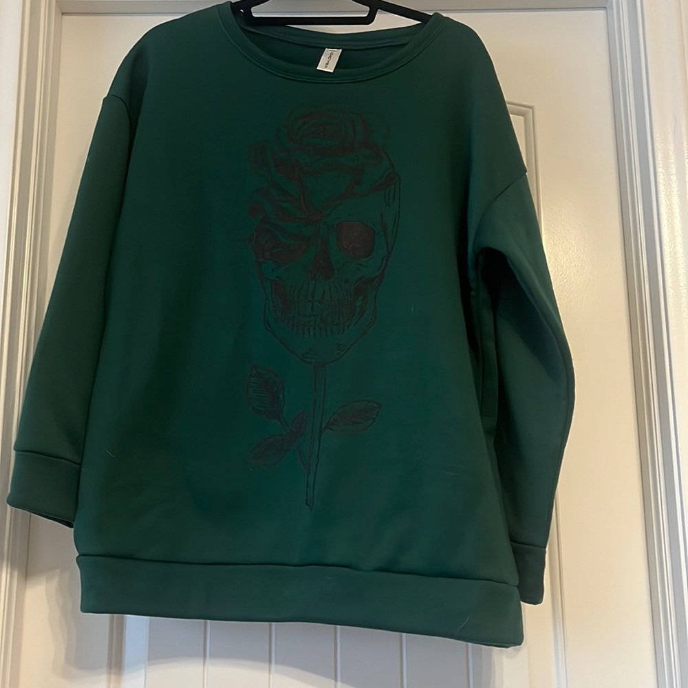 Dark green sweater with skull and rose